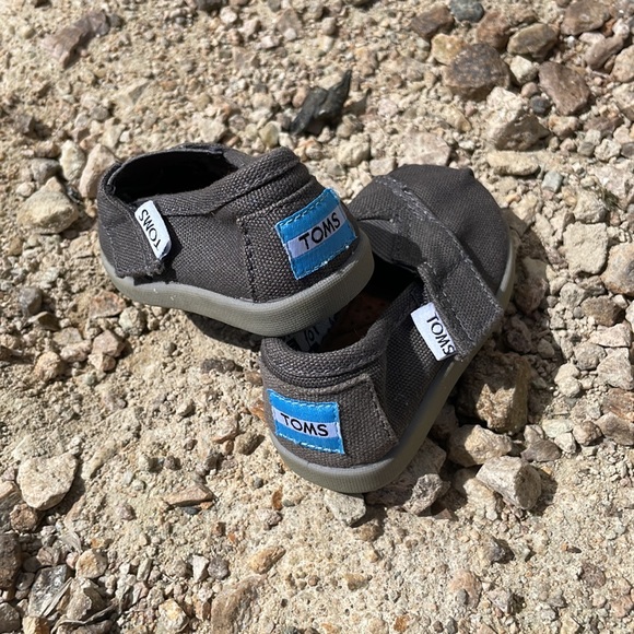 Toms T3 shoes. Grey. - Picture 3 of 4